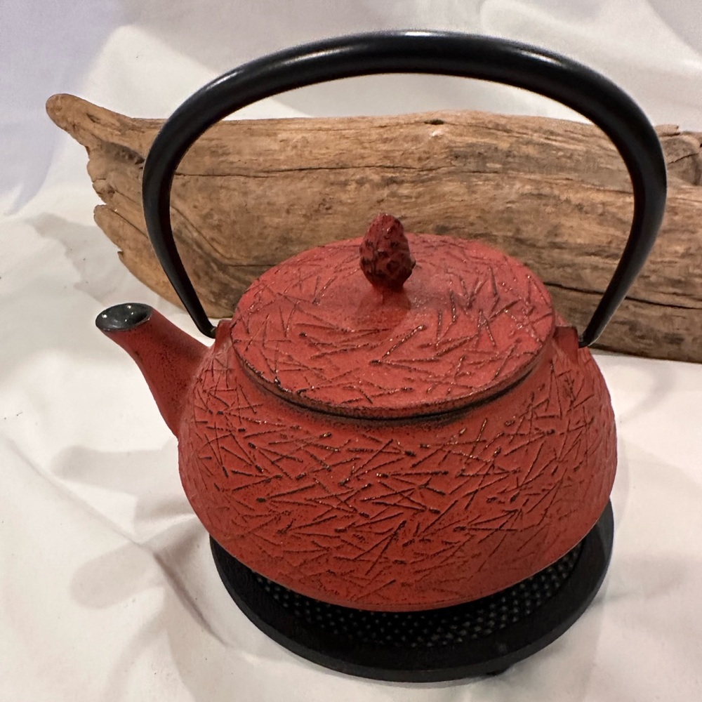 Matsu Ni - Brick Red & Pine Needle
 Cast Iron Japanese Teapot